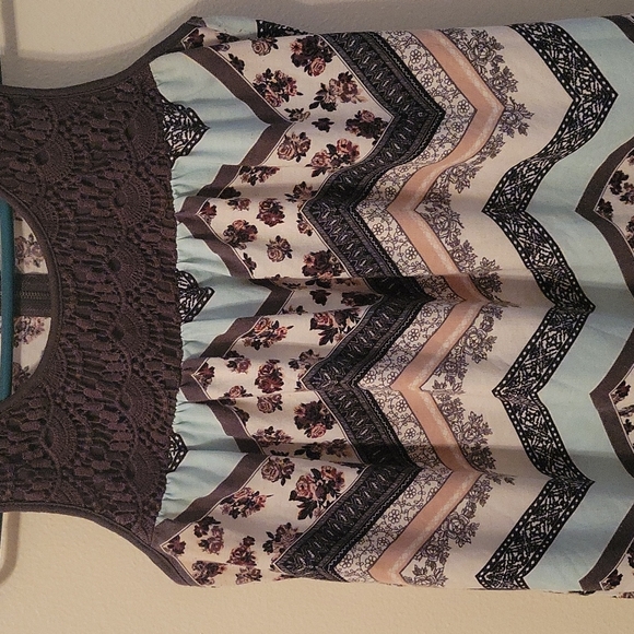 Vanity tank top - Picture 2 of 4